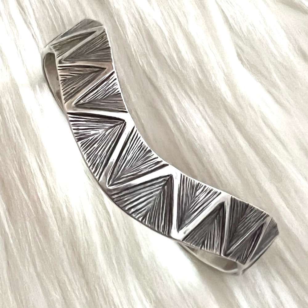 Highly RARE James Avery thatch wave cuff bracelet - Picture 5 of 13